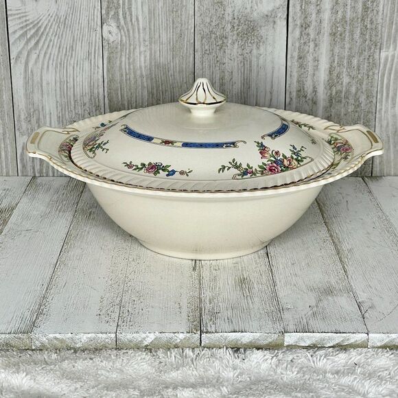 Vintage Round Covered Vegetable Eastbourne (Old English) by JOHNSON BROTHERS - Picture 1 of 5